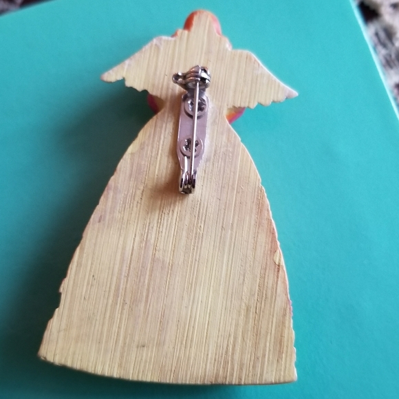 Relisted -Vintage Angel brooch with house in her skirt flowers pin floral - Picture 7 of 7